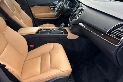 2017 Volvo XC90 Momentum