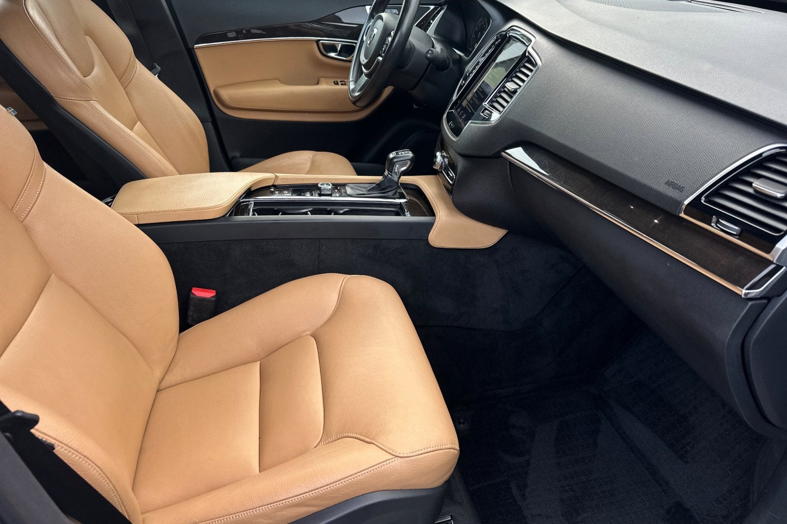 2017 Volvo XC90 Momentum