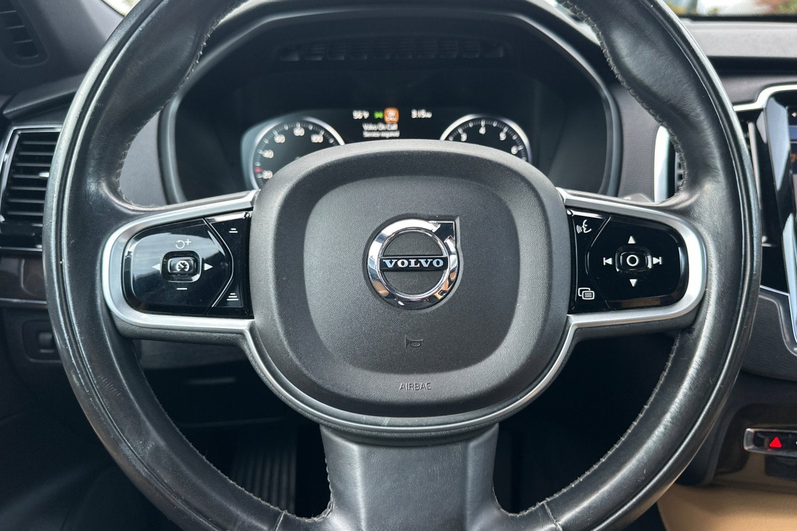 2017 Volvo XC90 Momentum