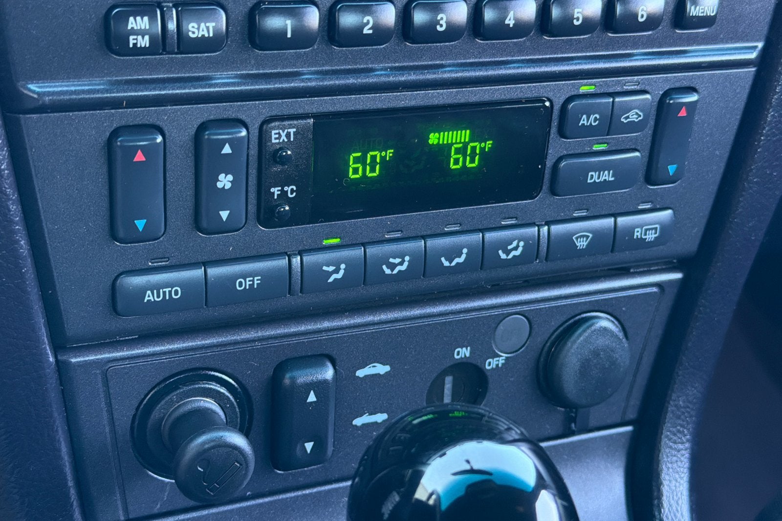 2005 Ford Thunderbird Base