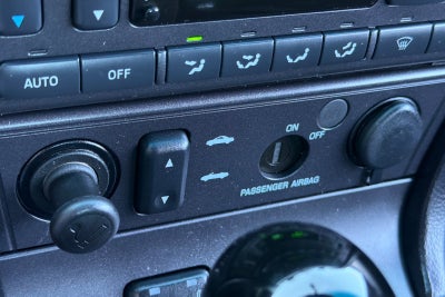 2005 Ford Thunderbird Base