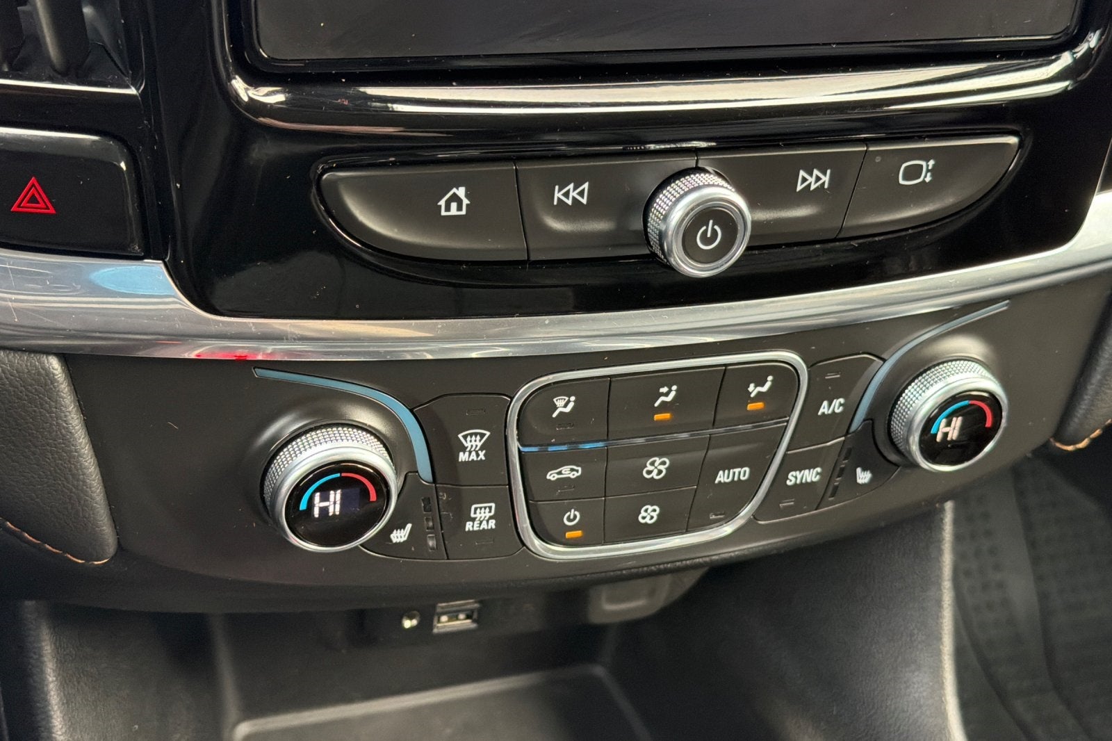 2021 Chevrolet Traverse LT Leather