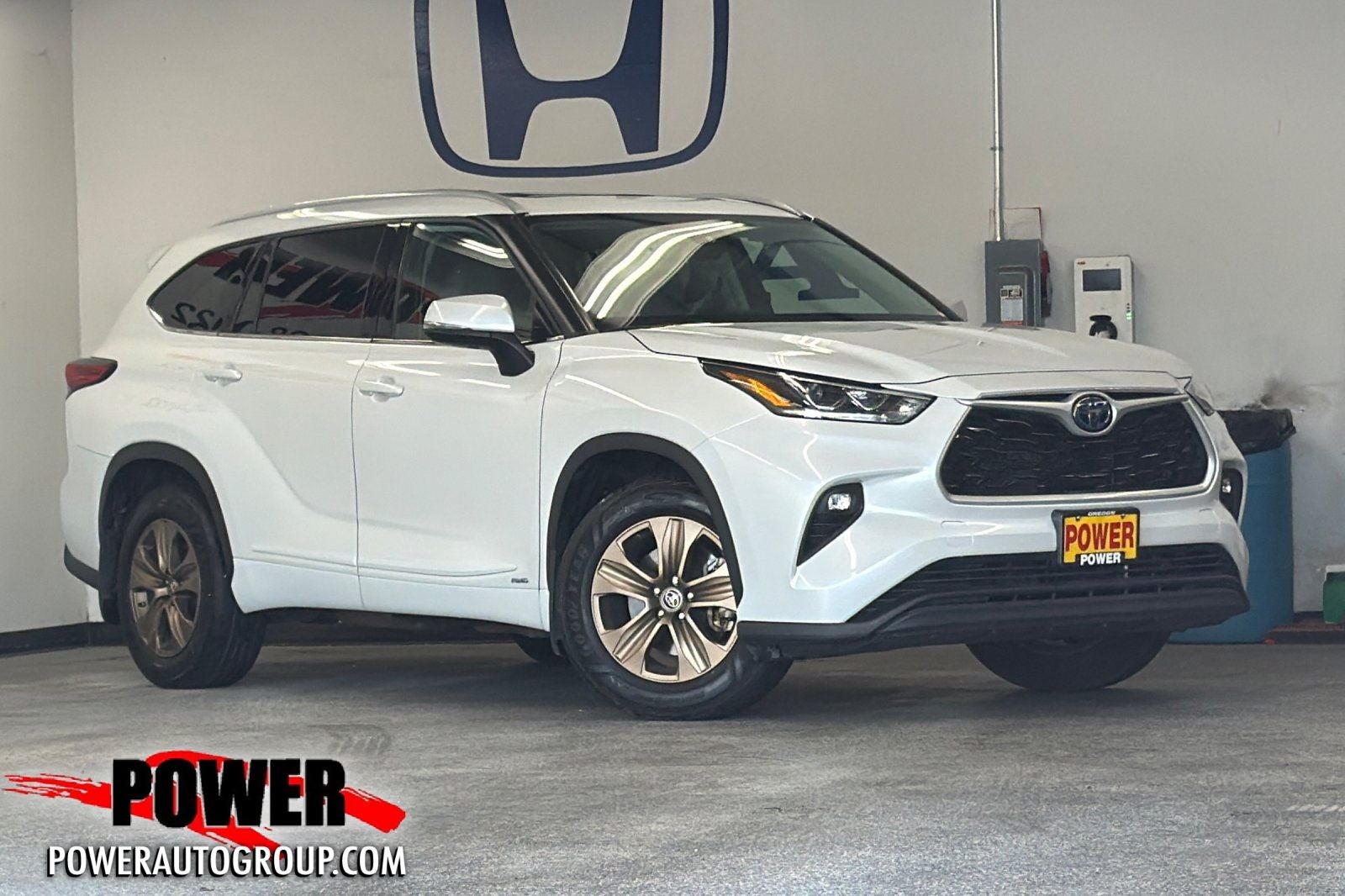 2022 Toyota Highlander Hybrid Bronze Edition