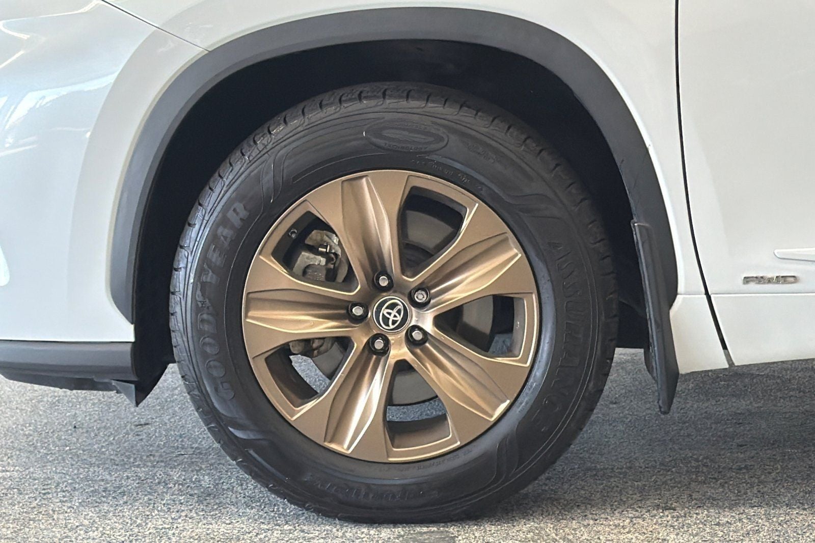 2022 Toyota Highlander Hybrid Bronze Edition