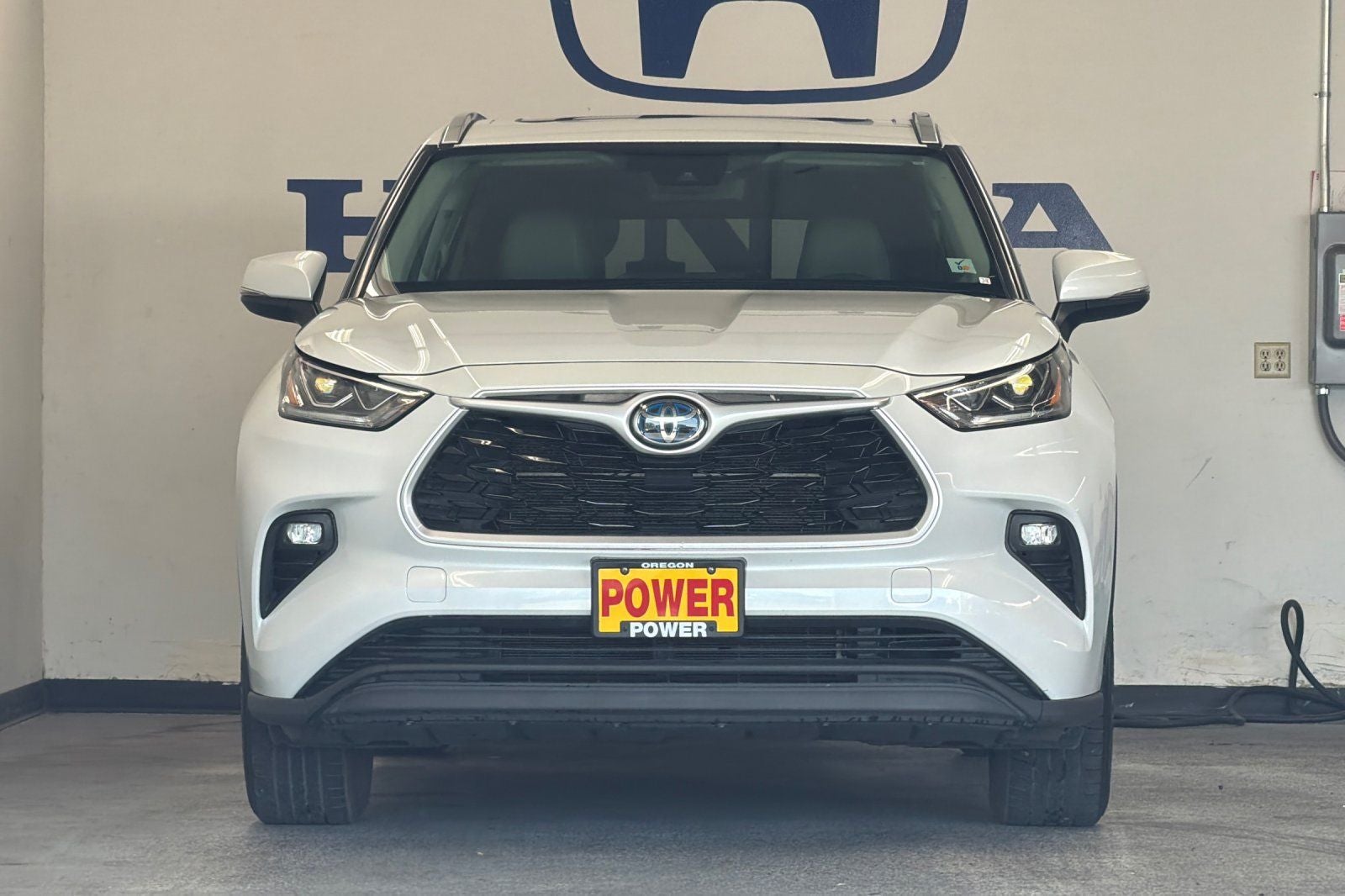 2022 Toyota Highlander Hybrid Bronze Edition
