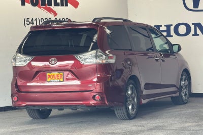 2019 Toyota Sienna SE 8 Passenger