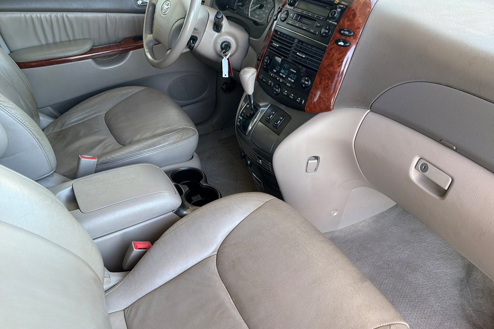 2004 Toyota Sienna XLE