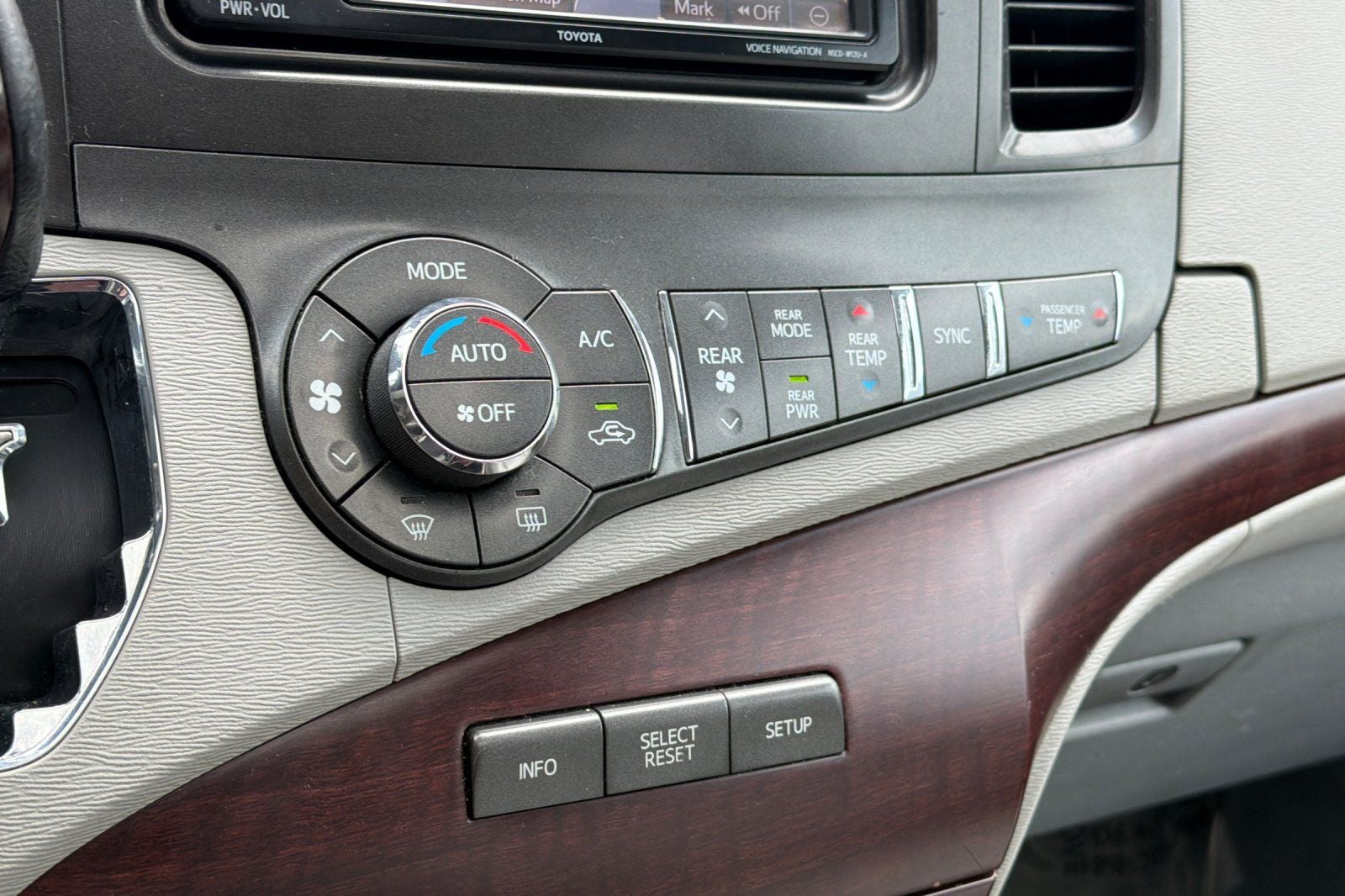 2013 Toyota Sienna XLE 7 Passenger