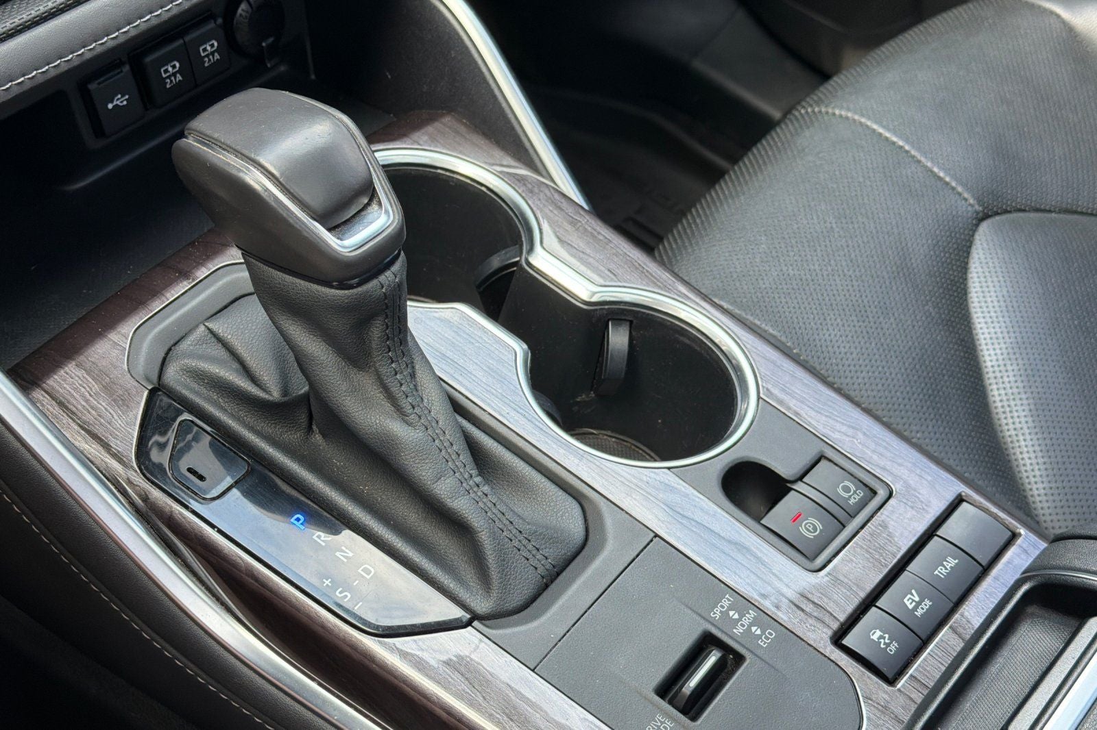 2021 Toyota Highlander Hybrid Platinum
