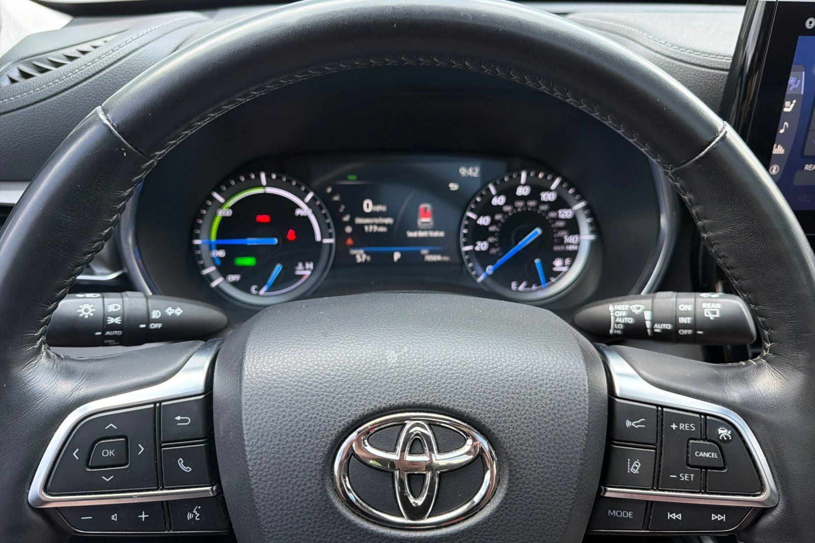 2021 Toyota Highlander Hybrid Platinum