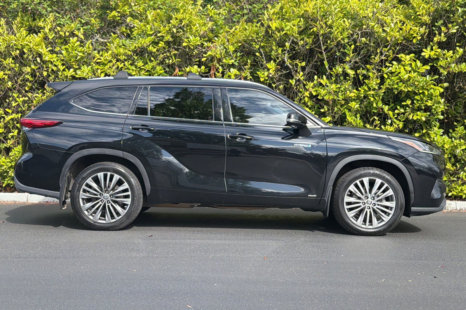 2021 Toyota Highlander Hybrid Platinum