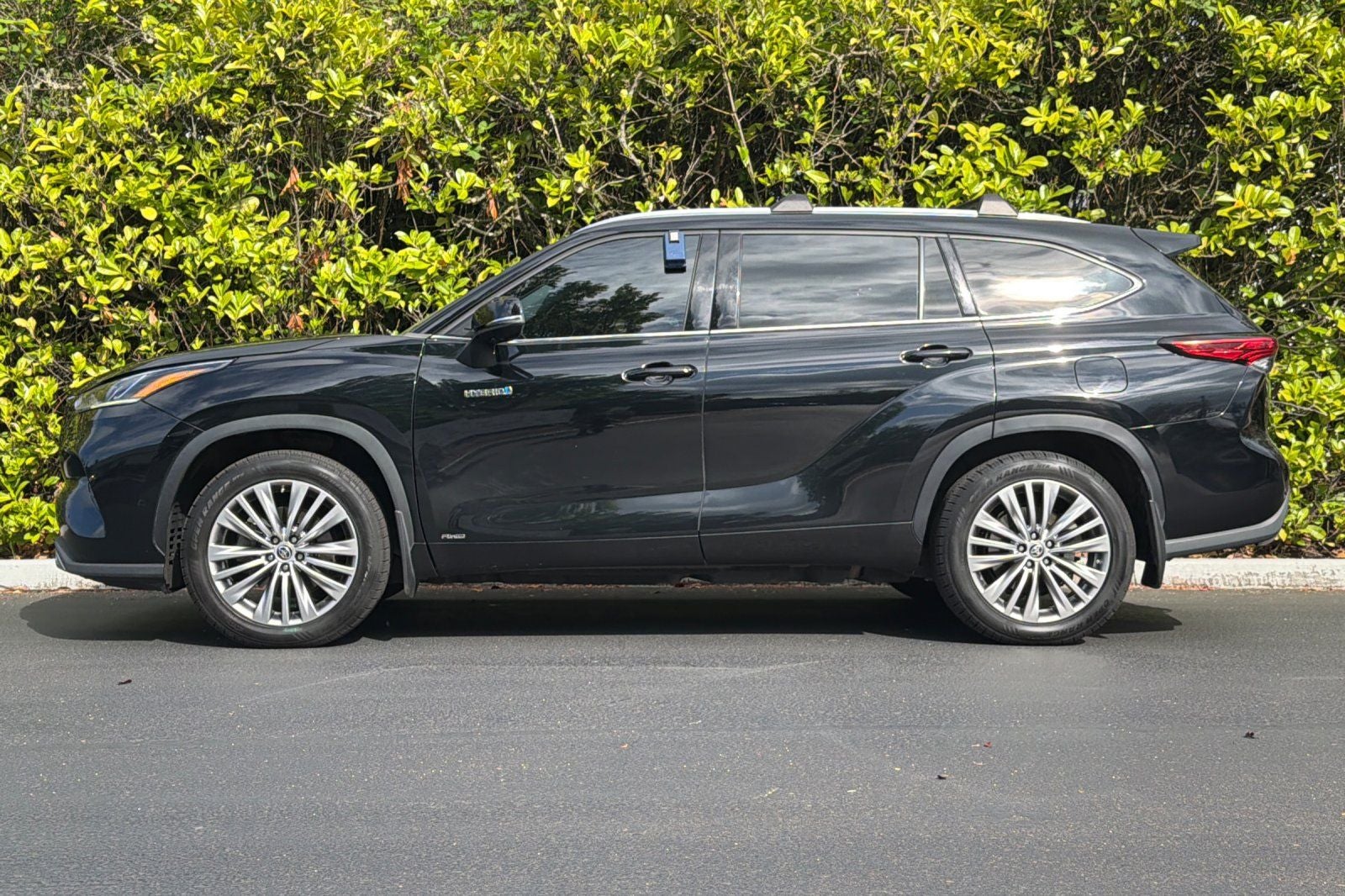 2021 Toyota Highlander Hybrid Platinum