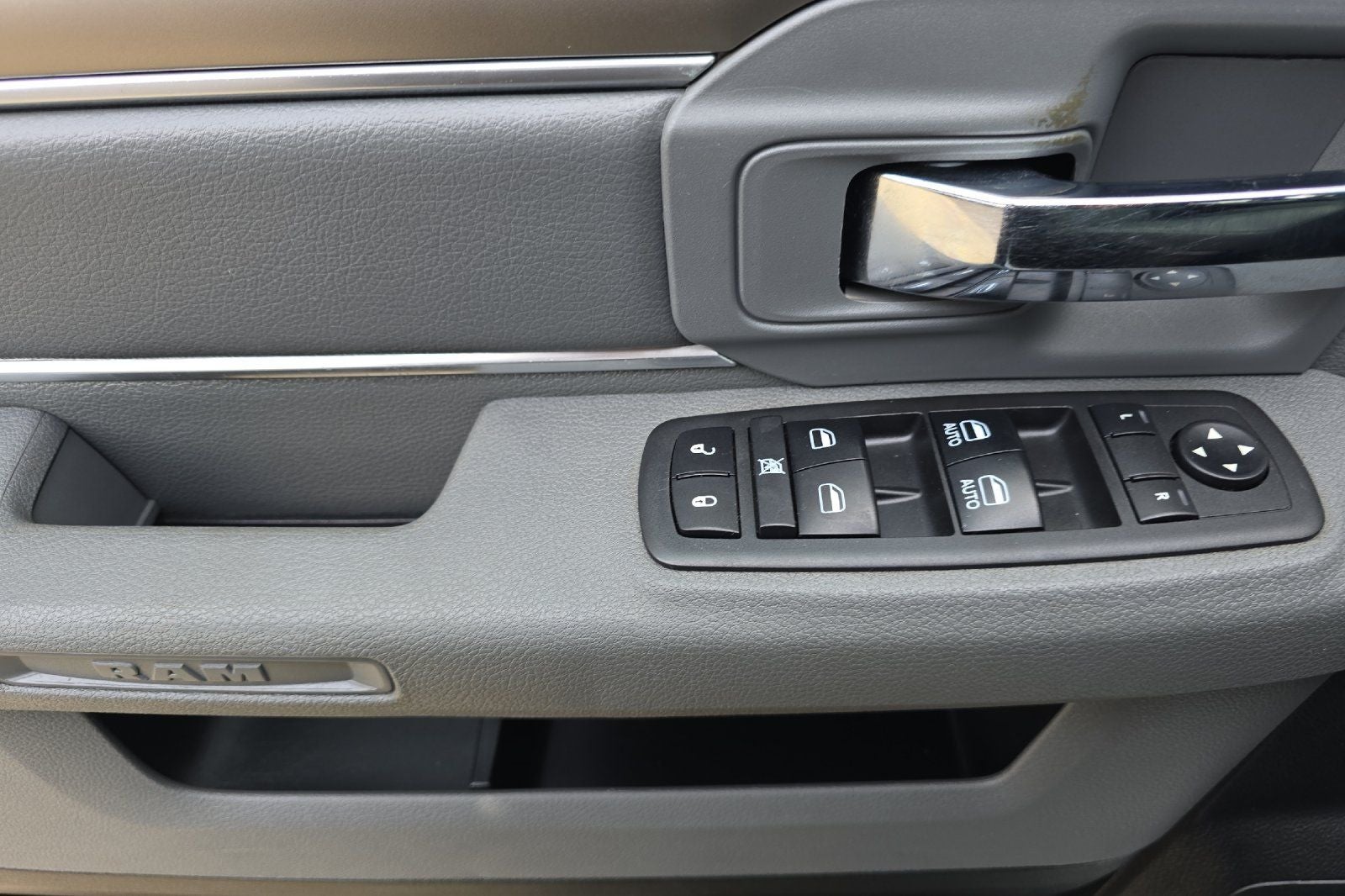 2018 RAM 1500 SLT