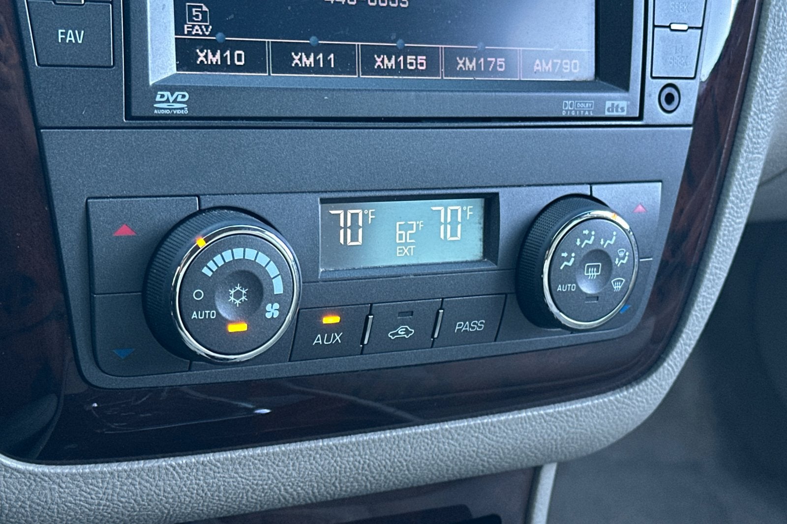 2010 Cadillac DTS Base