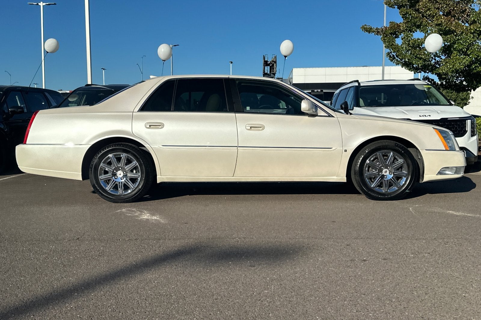 2010 Cadillac DTS Base