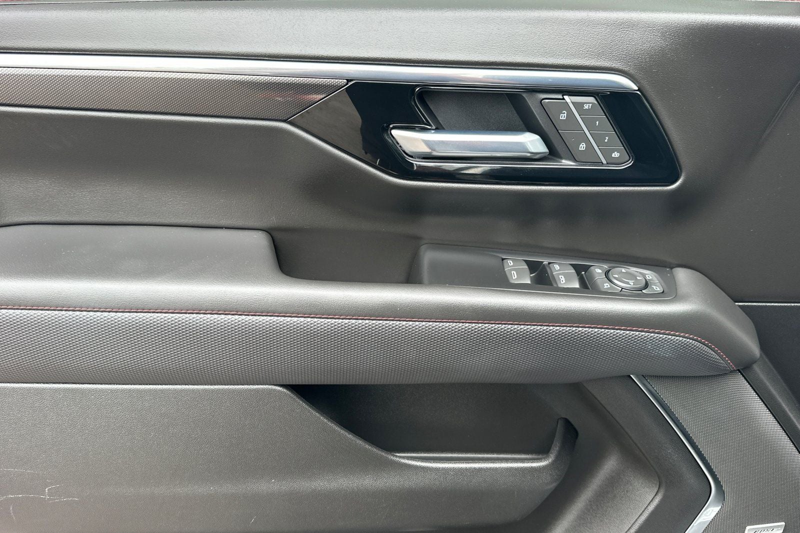 2025 Chevrolet Suburban RST