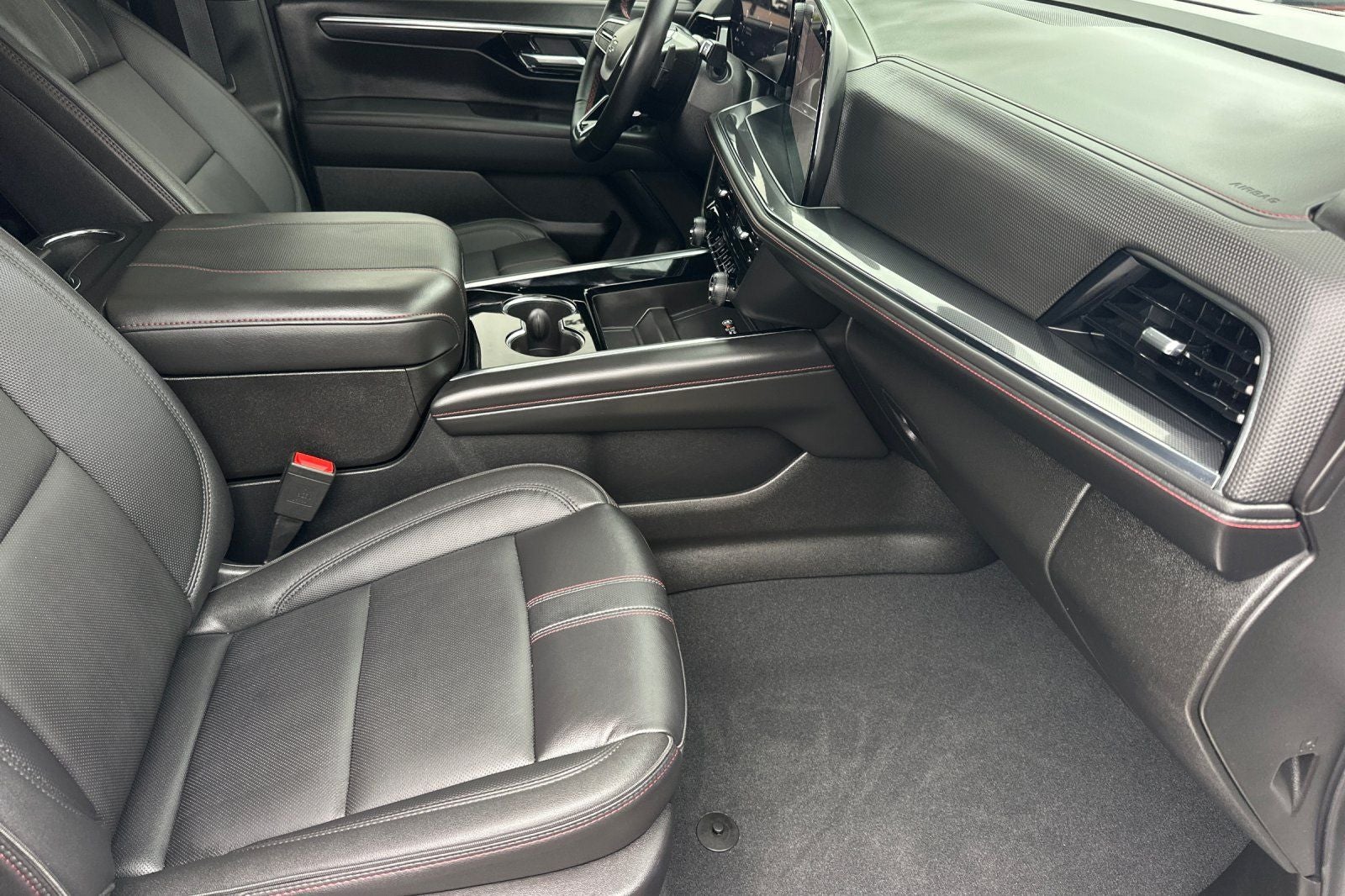 2025 Chevrolet Suburban RST