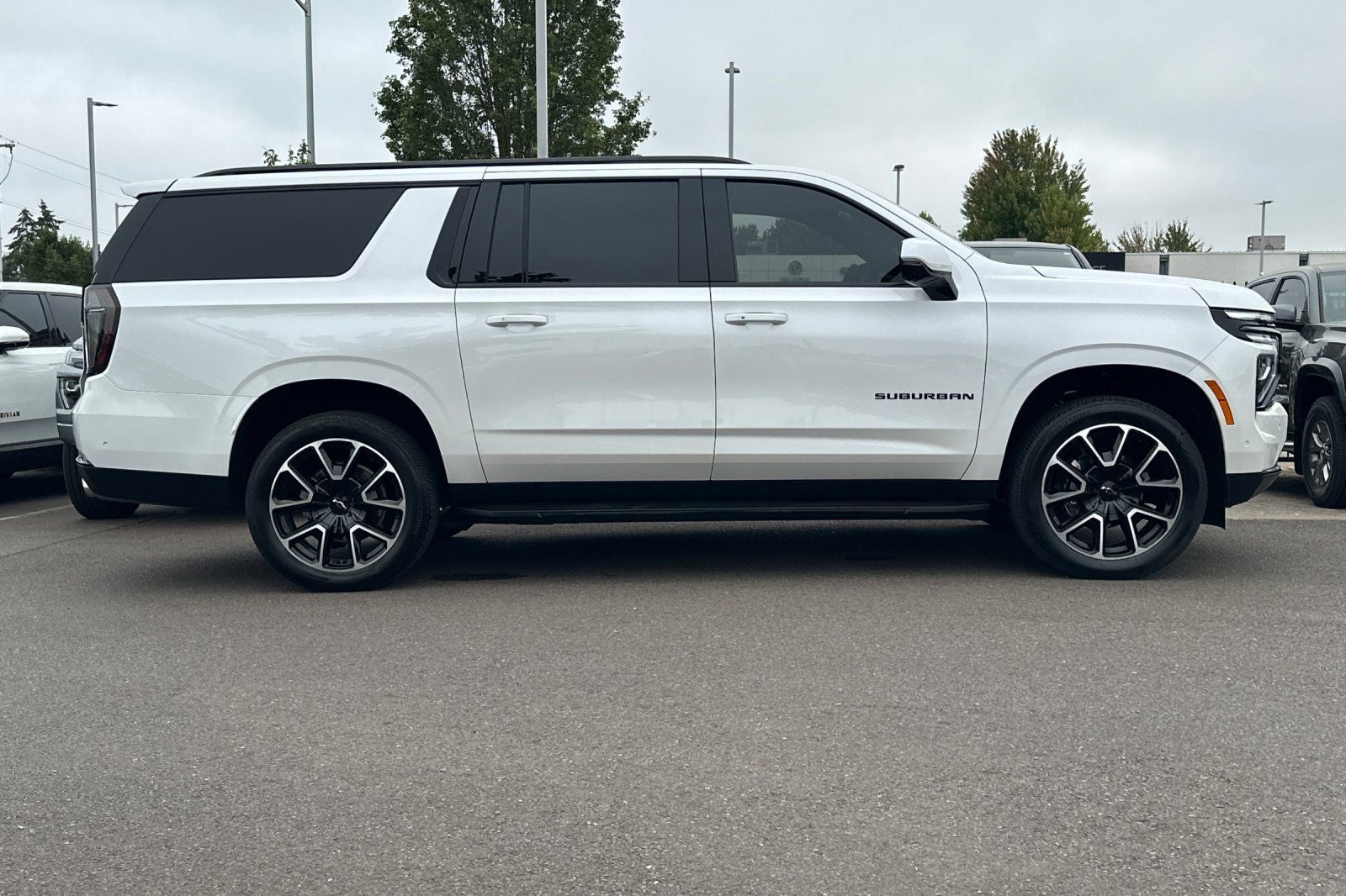 2025 Chevrolet Suburban RST