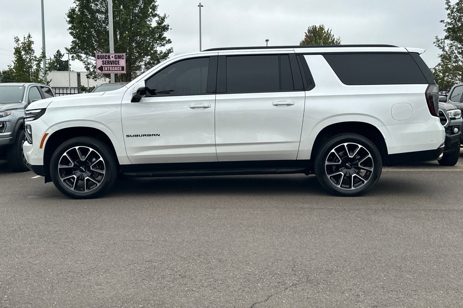 2025 Chevrolet Suburban RST
