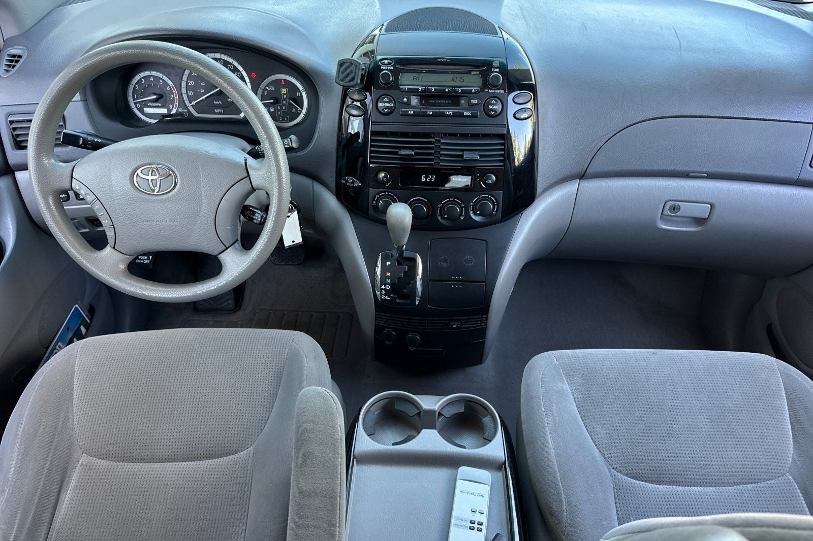 2004 Toyota Sienna LE