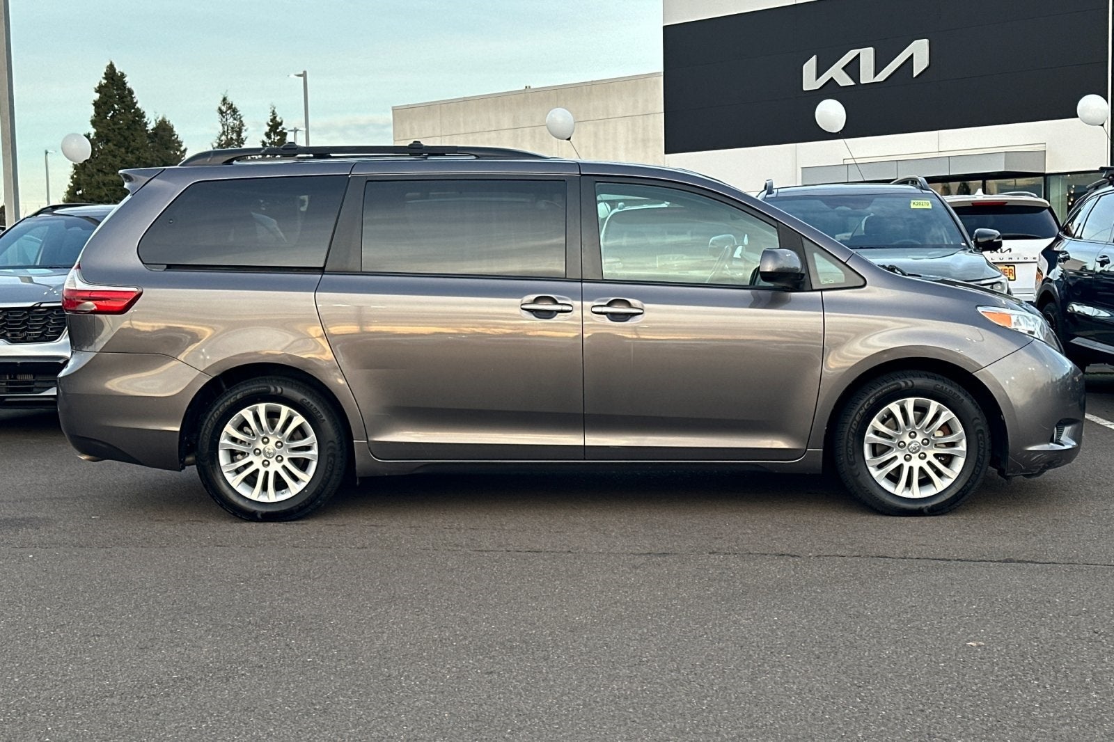 2017 Toyota Sienna XLE