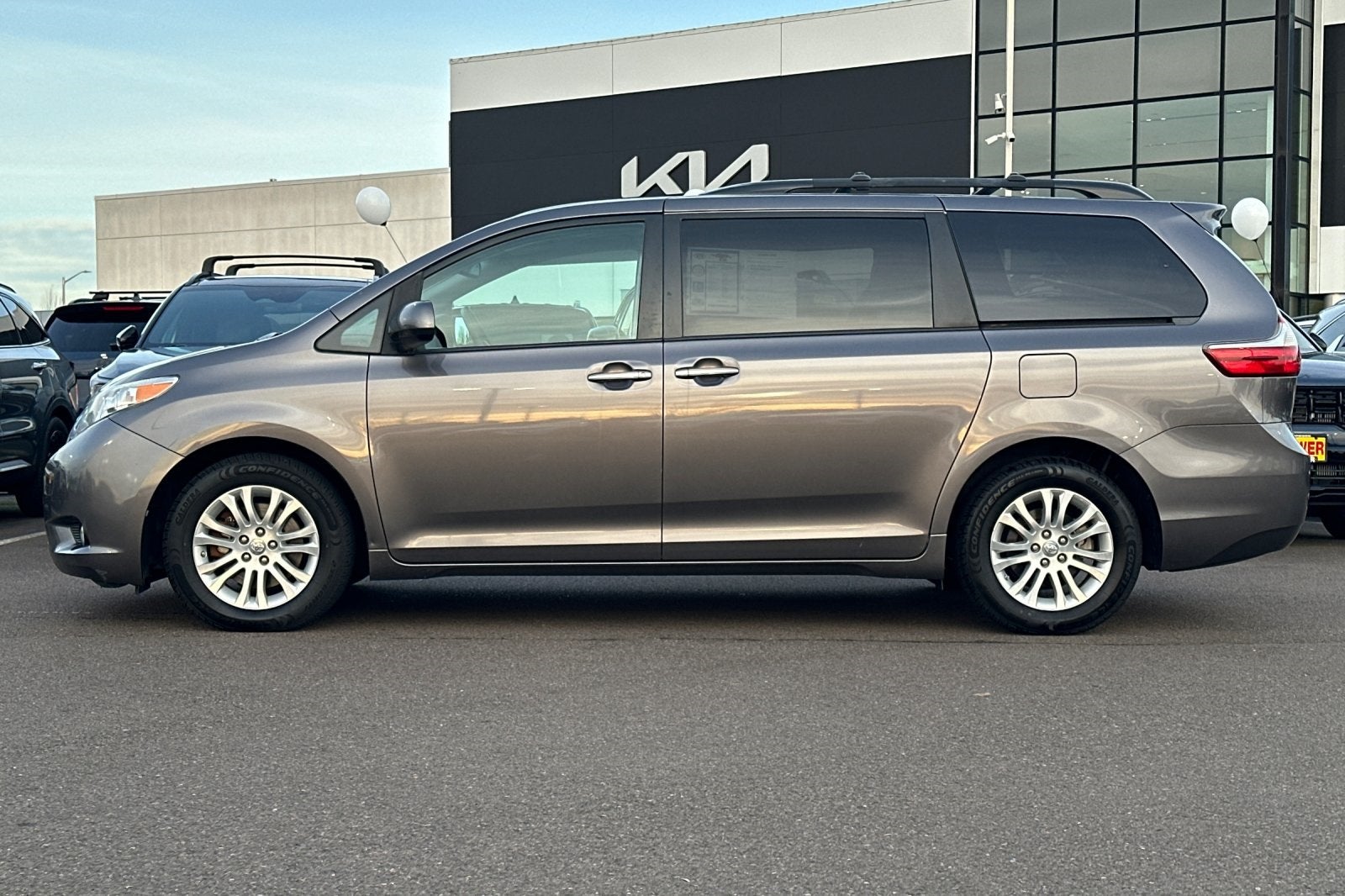 2017 Toyota Sienna XLE