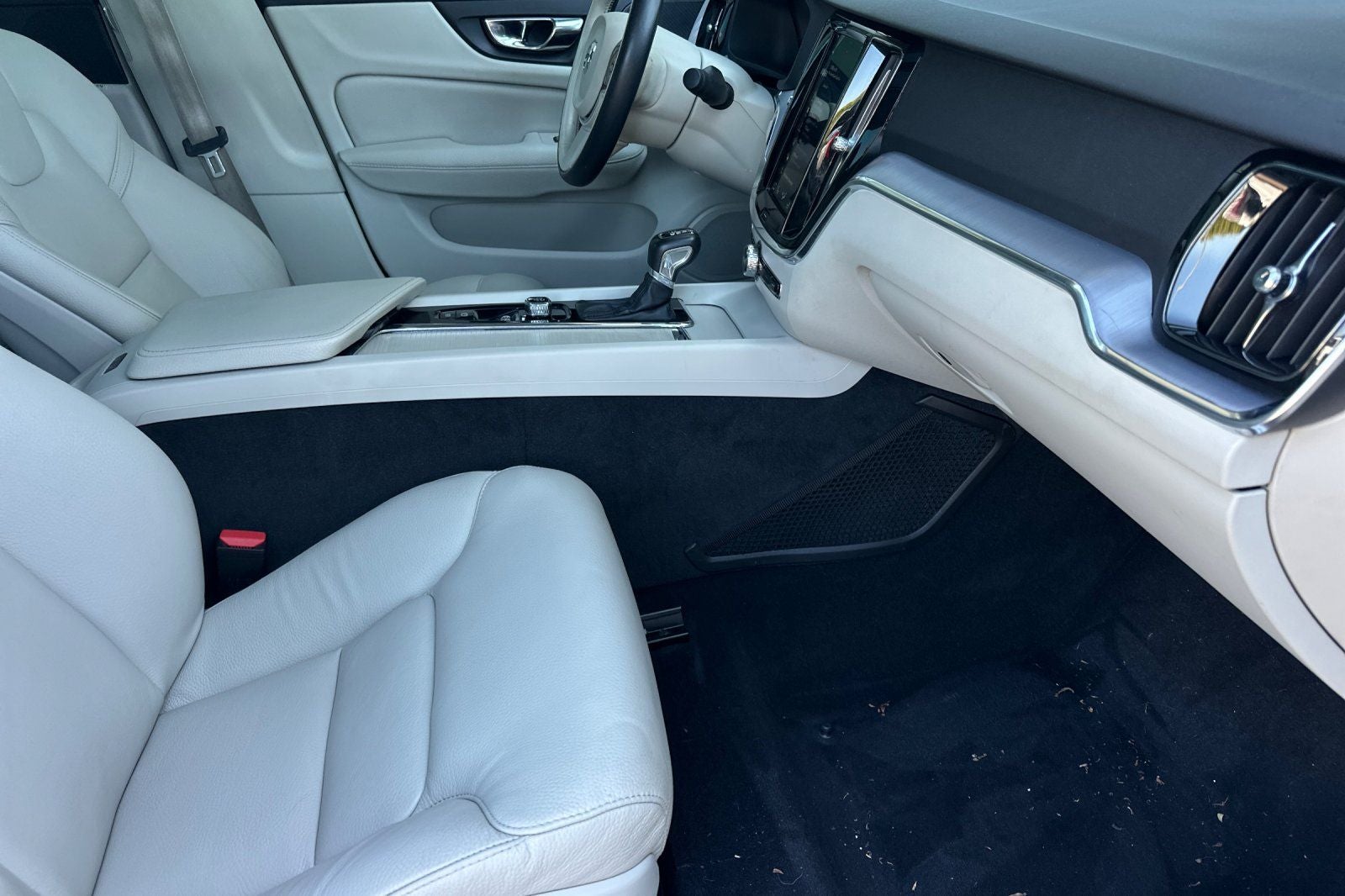 2019 Volvo S60 T6 Momentum