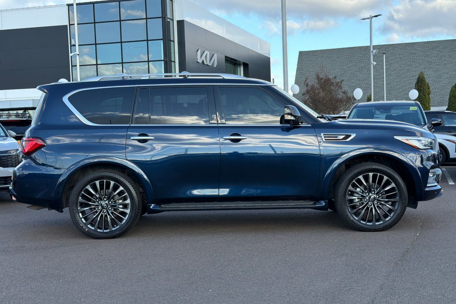 2022 INFINITI QX80 LUXE