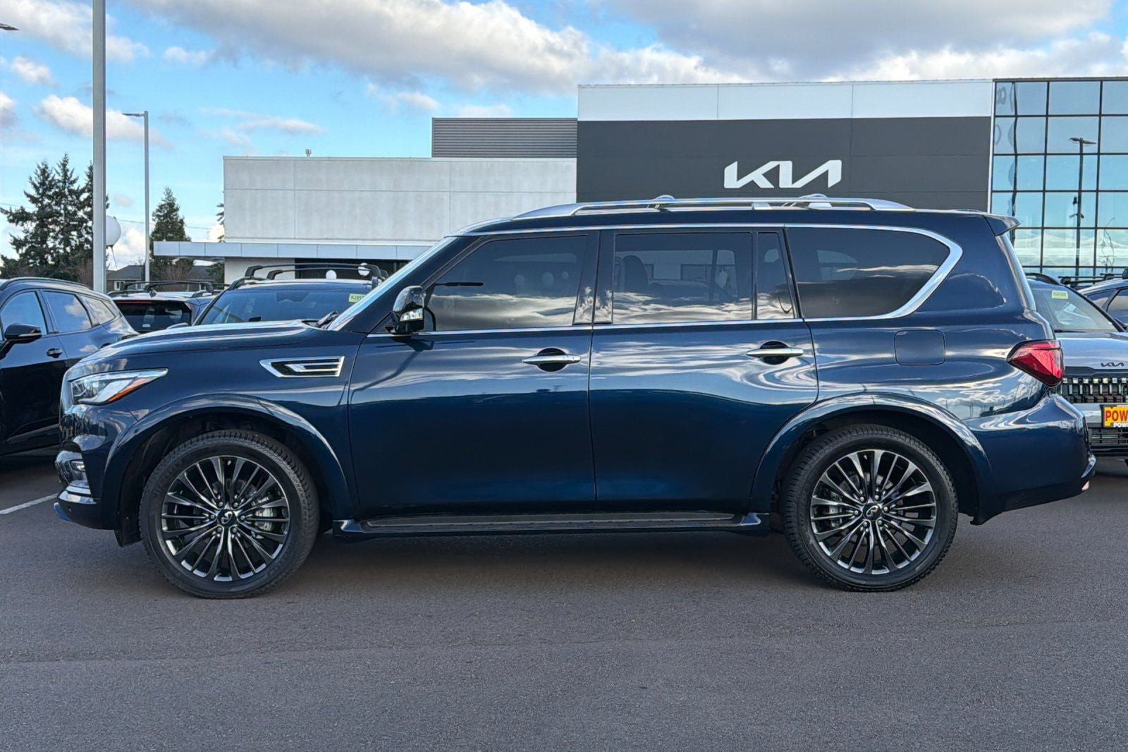 2022 INFINITI QX80 LUXE