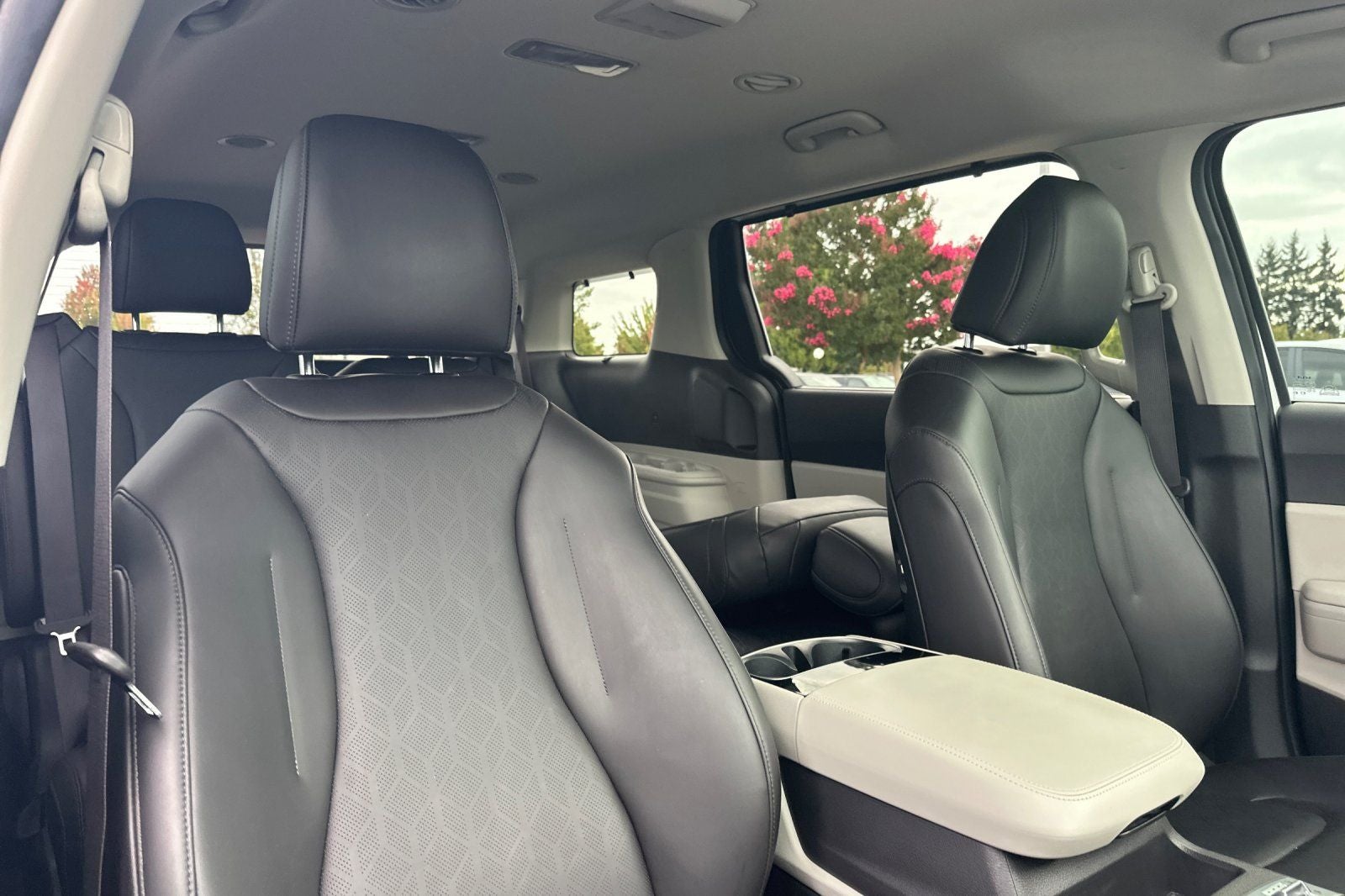2024 Kia Carnival SX