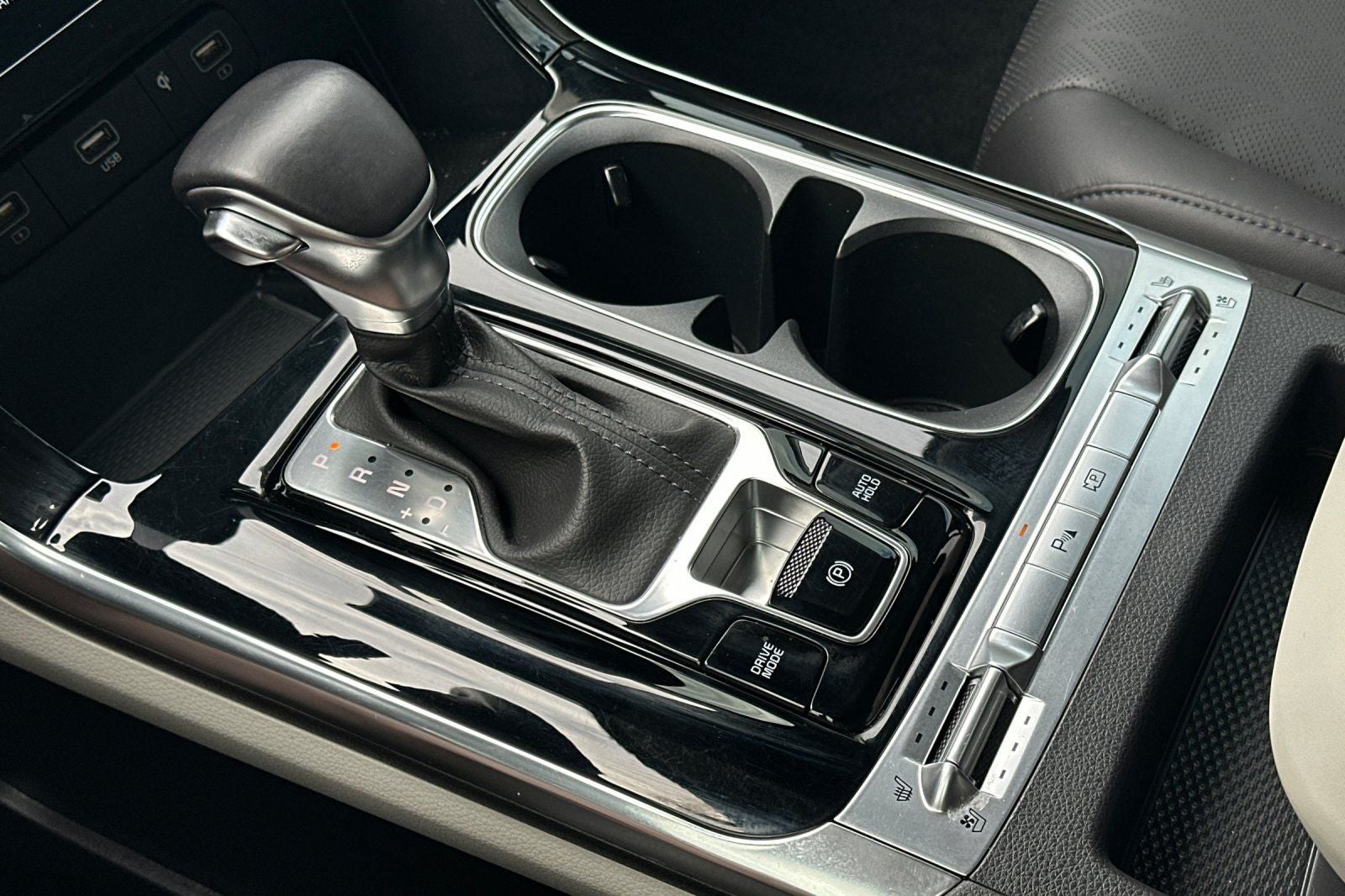 2024 Kia Carnival SX