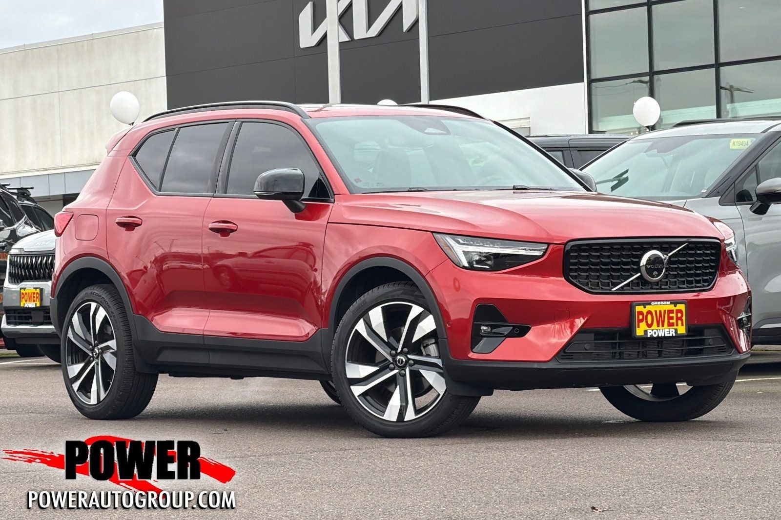 2025 Volvo XC40 B5 Ultra Dark Theme