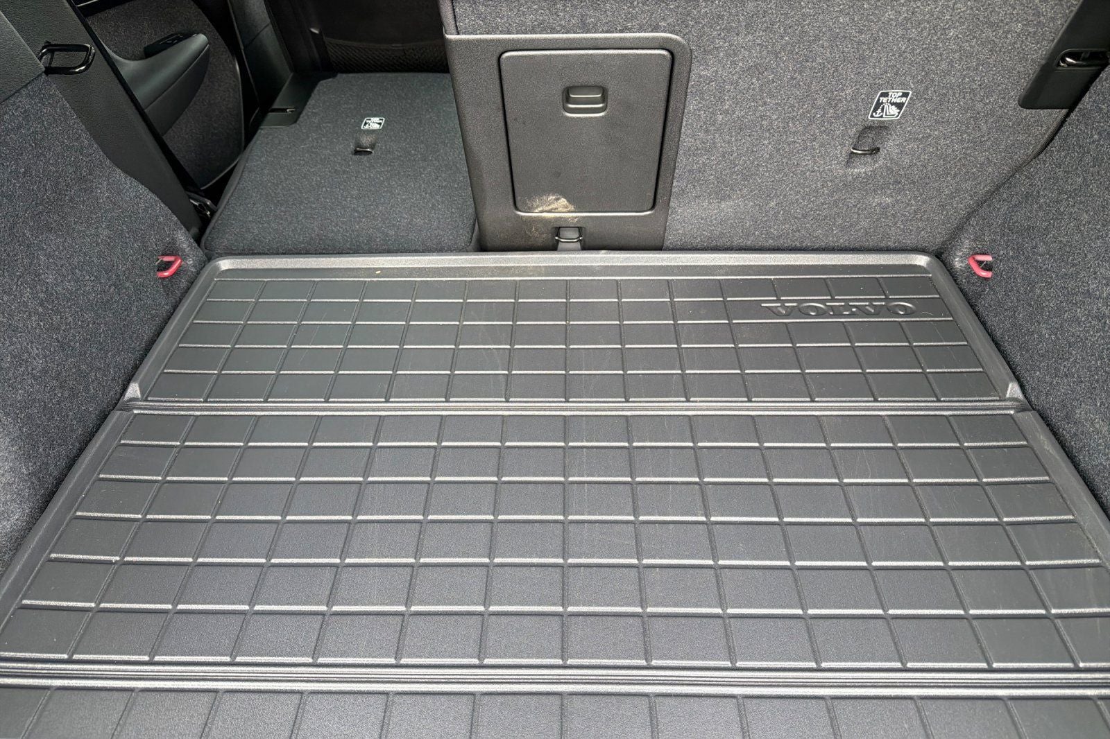 2025 Volvo XC40 B5 Ultra Dark Theme