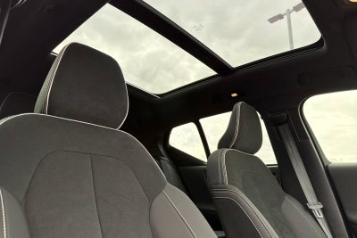 2025 Volvo XC40 B5 Ultra Dark Theme