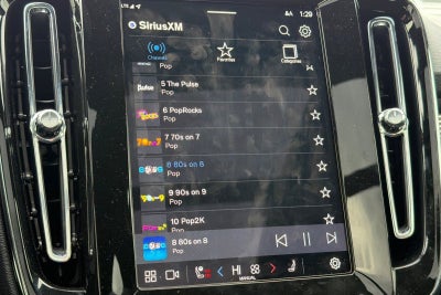 2025 Volvo XC40 B5 Ultra Dark Theme