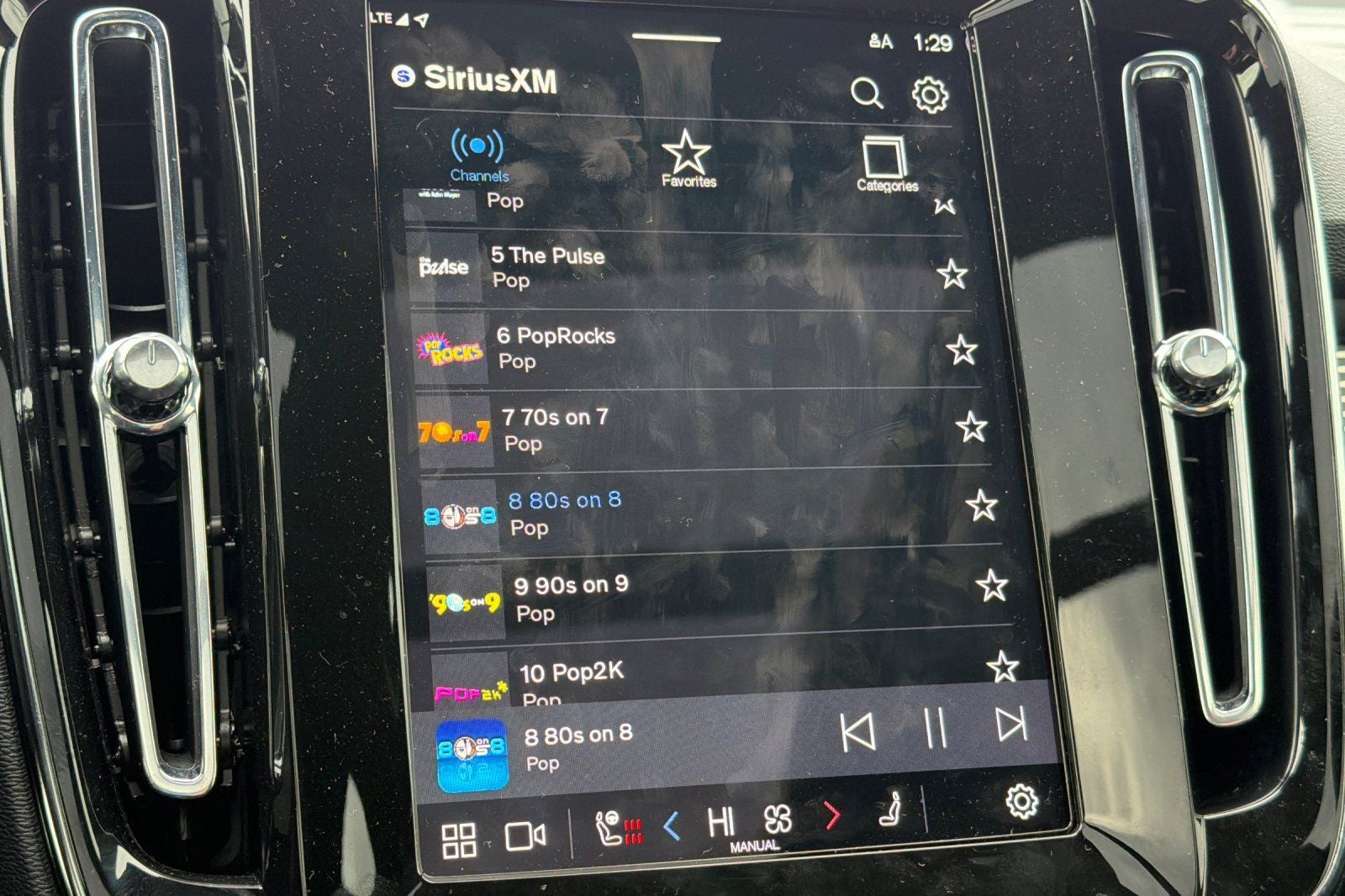 2025 Volvo XC40 B5 Ultra Dark Theme