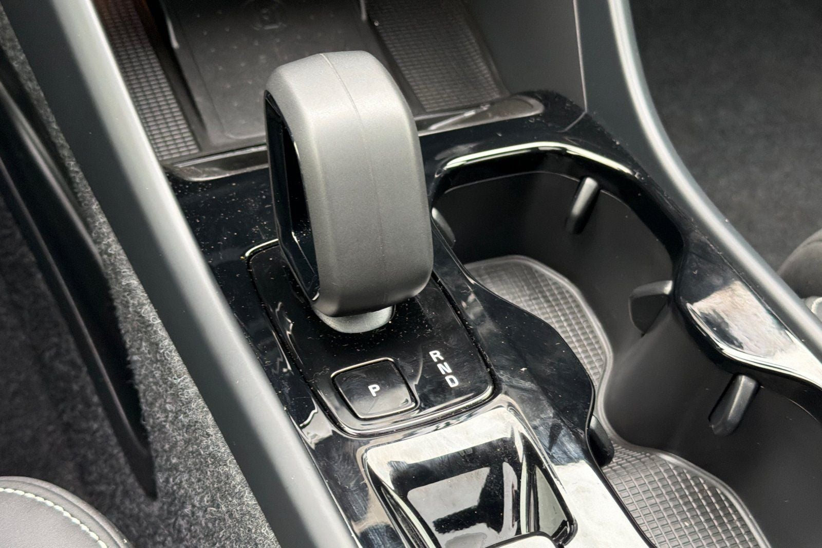 2025 Volvo XC40 B5 Ultra Dark Theme