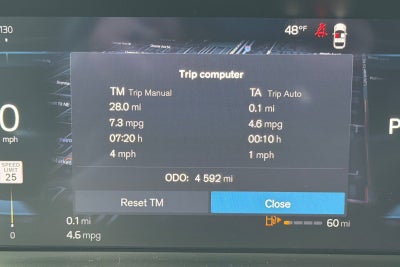 2025 Volvo XC40 B5 Ultra Dark Theme