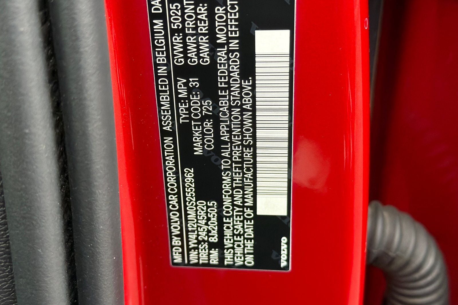 2025 Volvo XC40 B5 Ultra Dark Theme