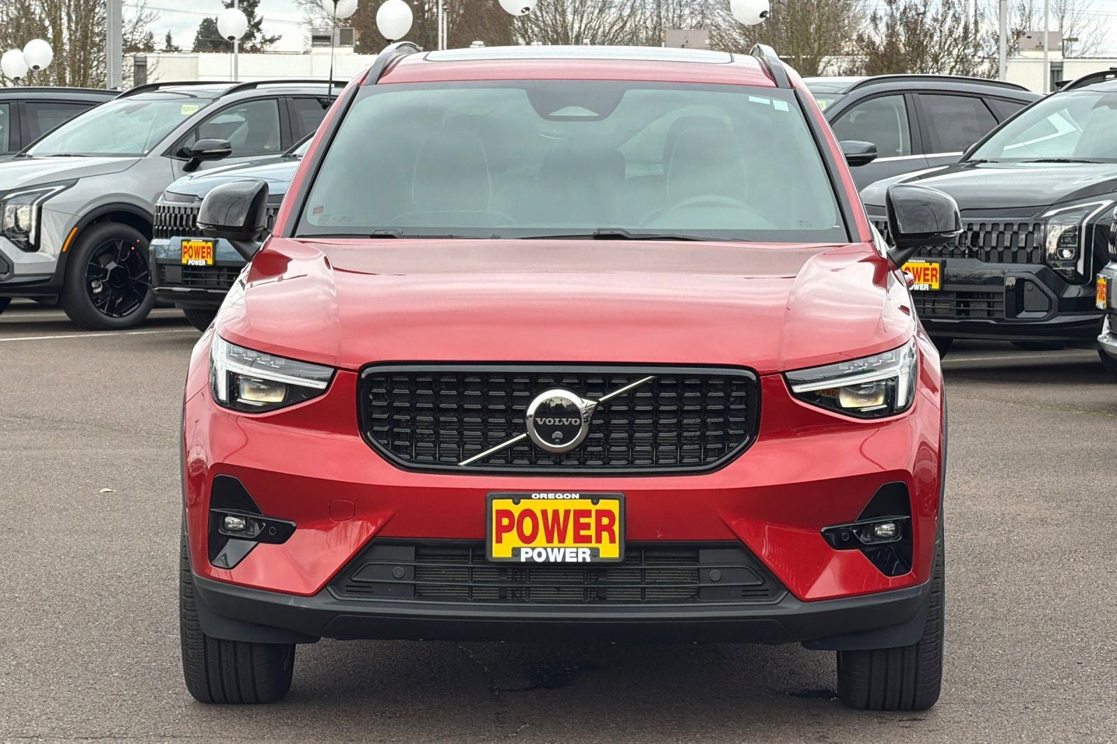 2025 Volvo XC40 B5 Ultra Dark Theme