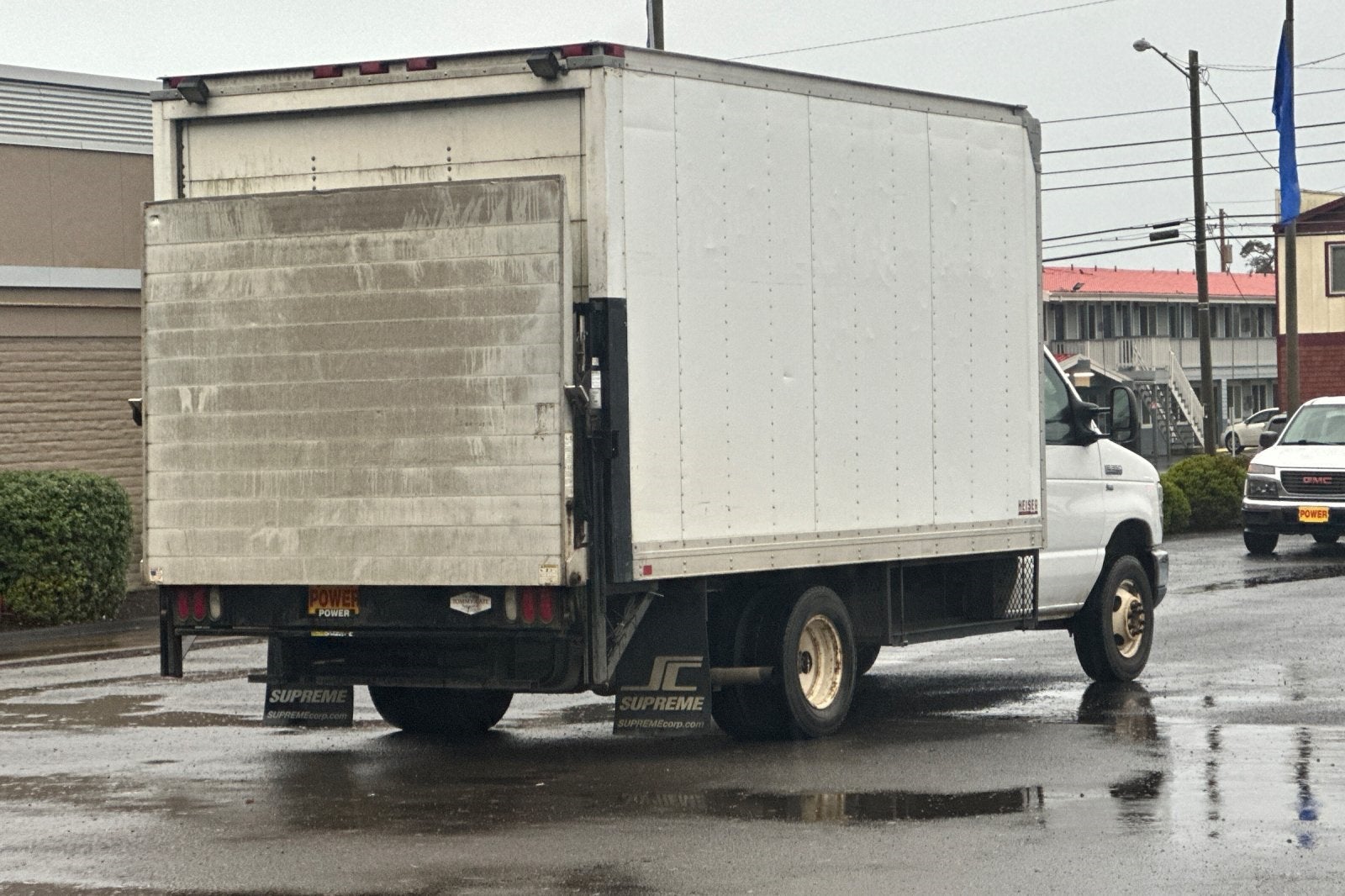 2011 Ford E-350SD 14 FT Power Lift Gate